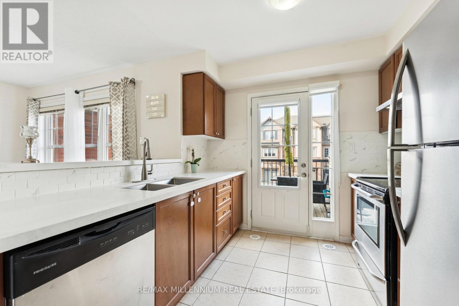 53 Colonel Frank Ching Crescent N, Brampton, Ontario  L6Y 5W5 - Photo 6 - W12560198