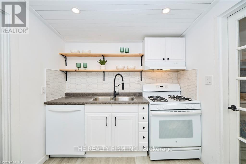 365 Elmwood Avenue, Fort Erie, Ontario  L0S 1B0 - Photo 10 - X12560634