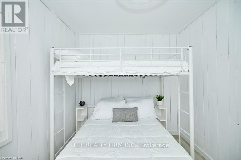 365 Elmwood Avenue, Fort Erie, Ontario  L0S 1B0 - Photo 17 - X12560634