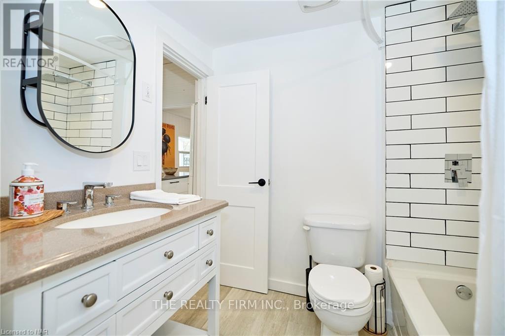 365 Elmwood Avenue, Fort Erie, Ontario  L0S 1B0 - Photo 18 - X12560634