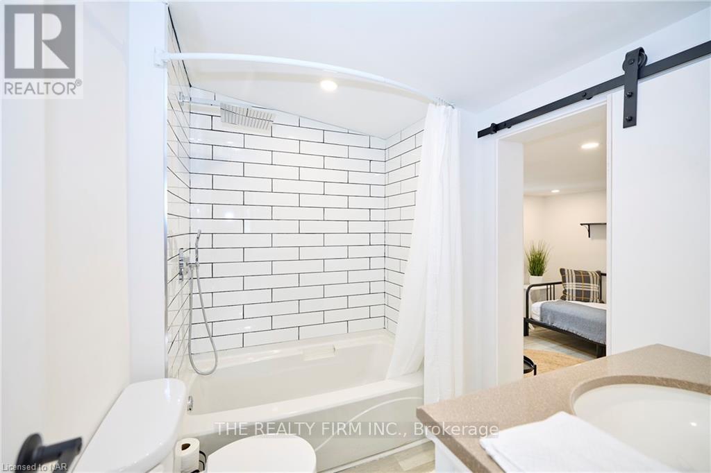 365 Elmwood Avenue, Fort Erie, Ontario  L0S 1B0 - Photo 19 - X12560634