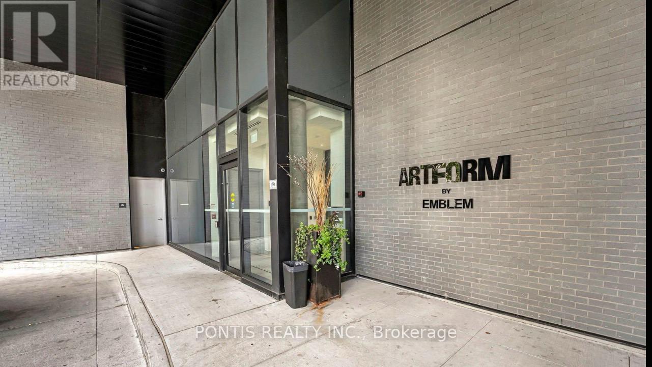 818 - 86 Dundas Street E, Mississauga, Ontario  L5A 0B1 - Photo 3 - W12502576