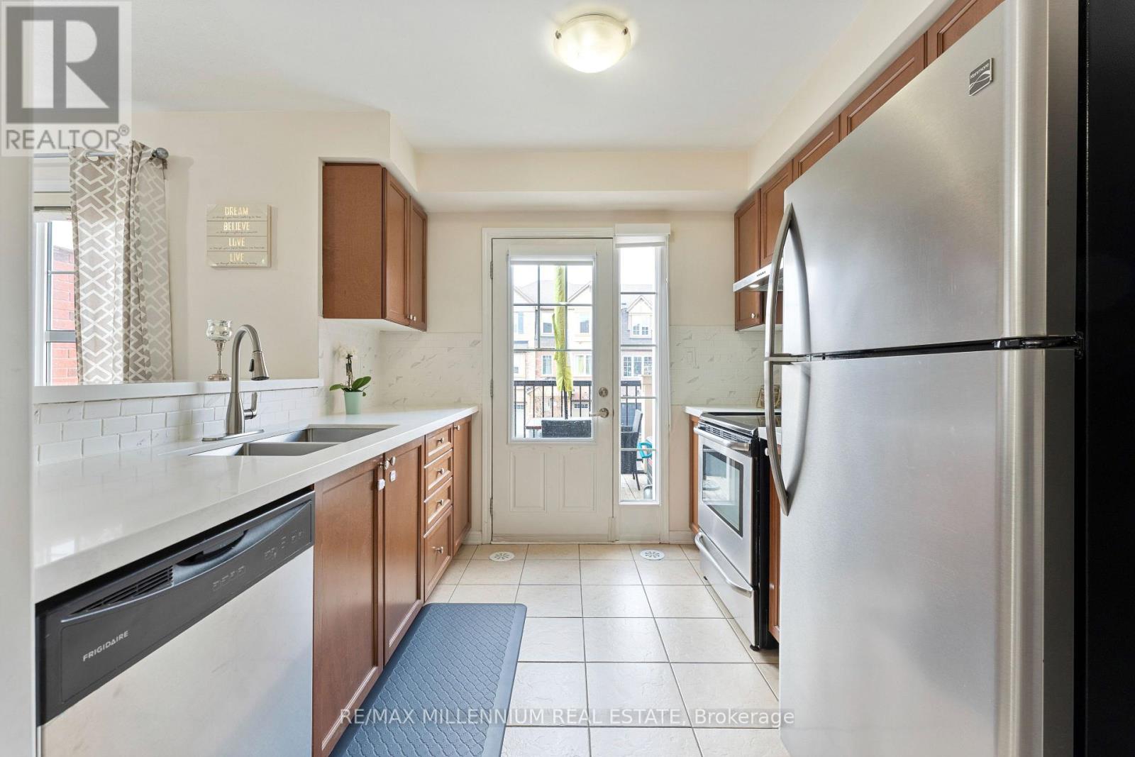 53 Colonel Frank Ching Crescent N, Brampton, Ontario  L6Y 5W5 - Photo 5 - W12560198