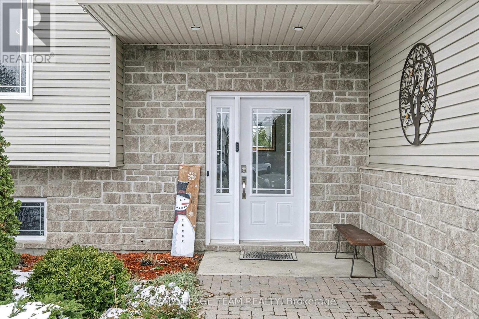 4298 Schell Street, South Dundas, Ontario  K0C 2H0 - Photo 3 - X12560640