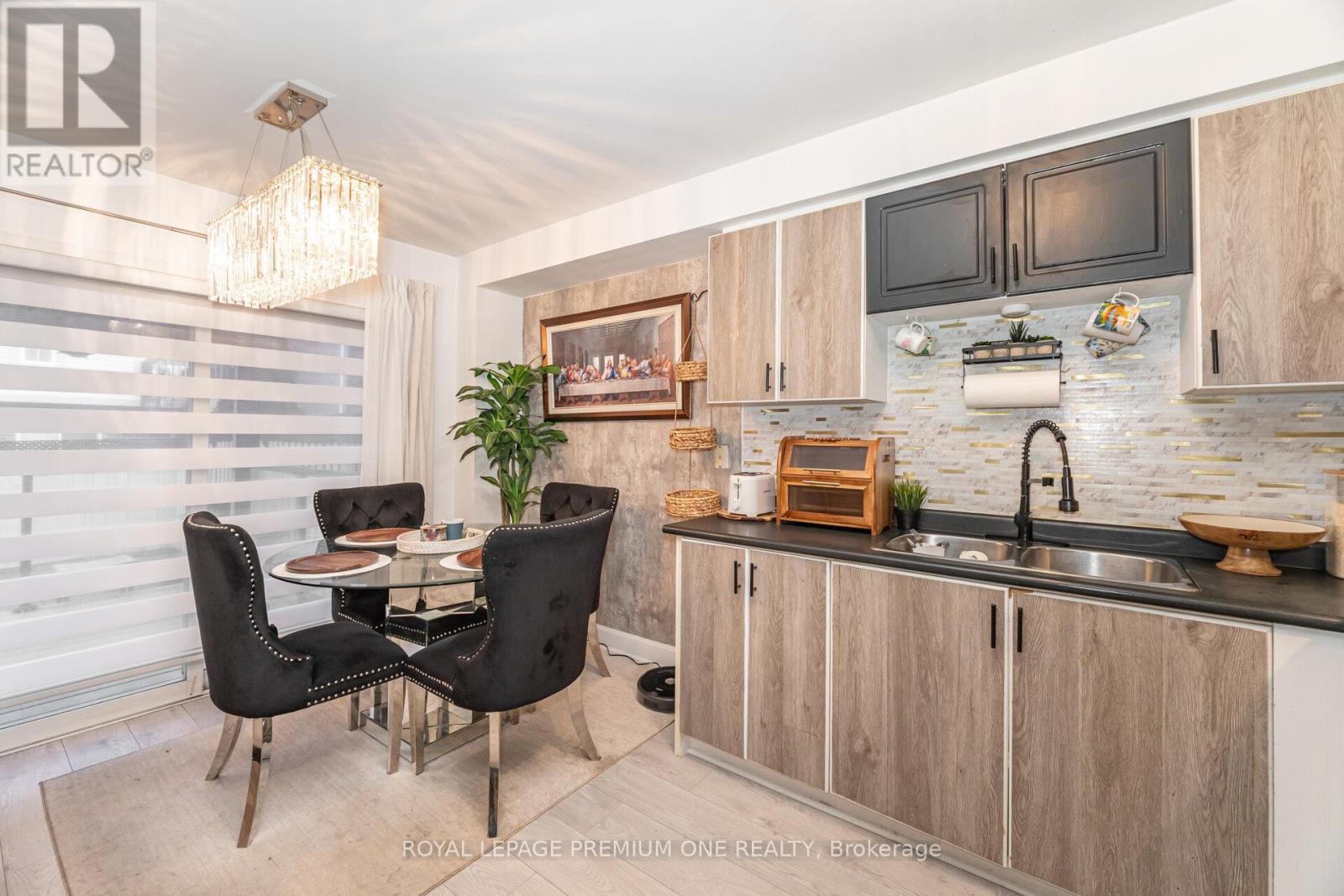 47 Triple Crown Avenue, Toronto, Ontario  M9W 7E5 - Photo 11 - W12560514