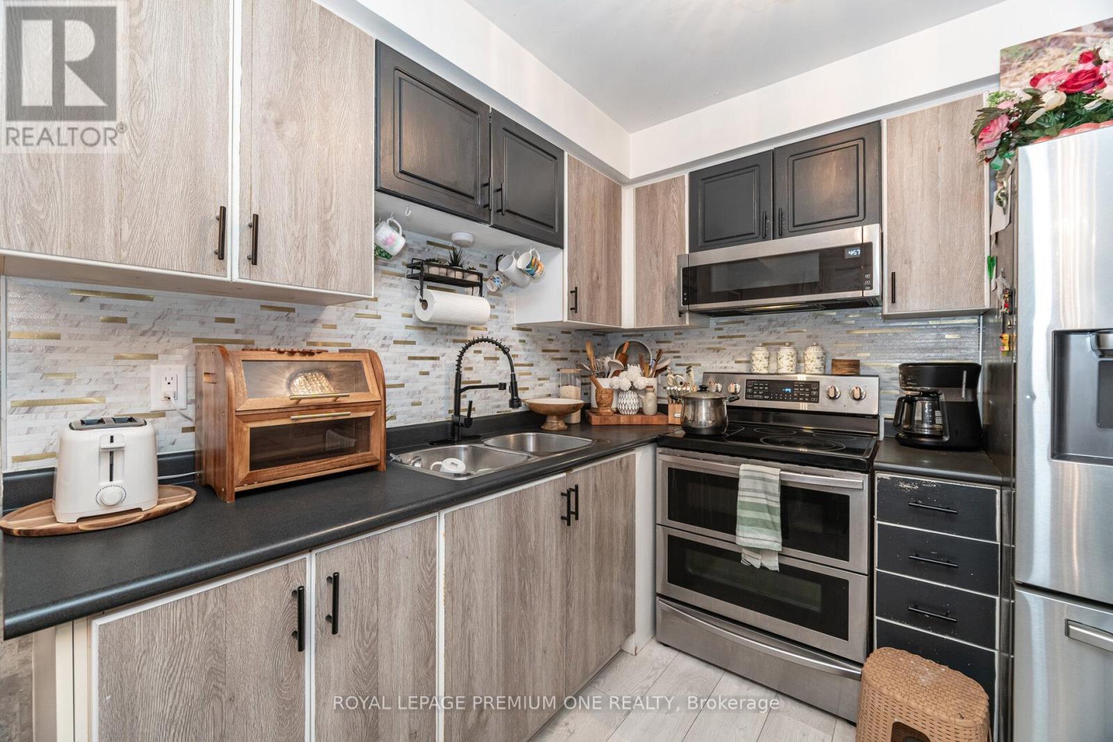 47 Triple Crown Avenue, Toronto, Ontario  M9W 7E5 - Photo 13 - W12560514