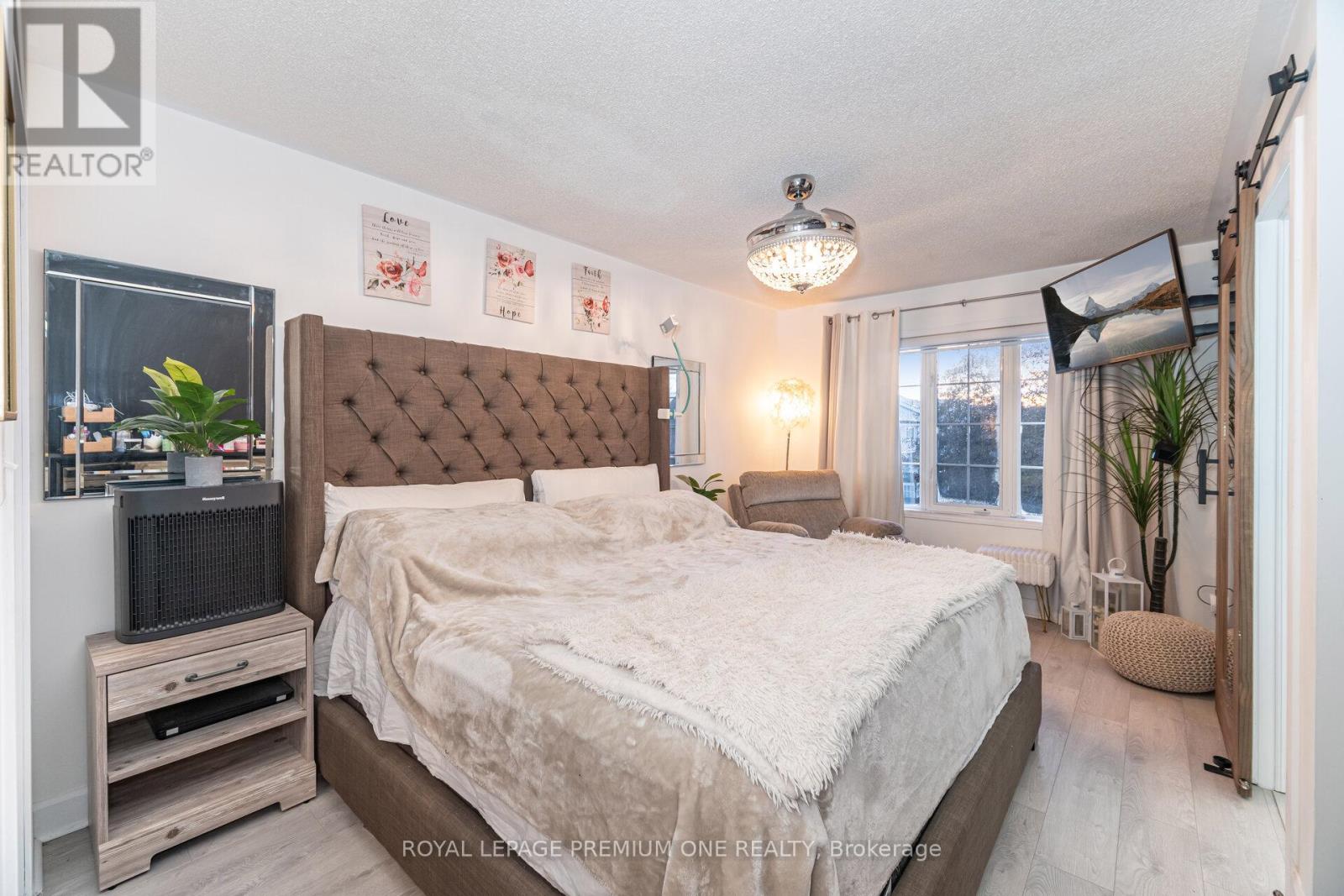 47 Triple Crown Avenue, Toronto, Ontario  M9W 7E5 - Photo 18 - W12560514