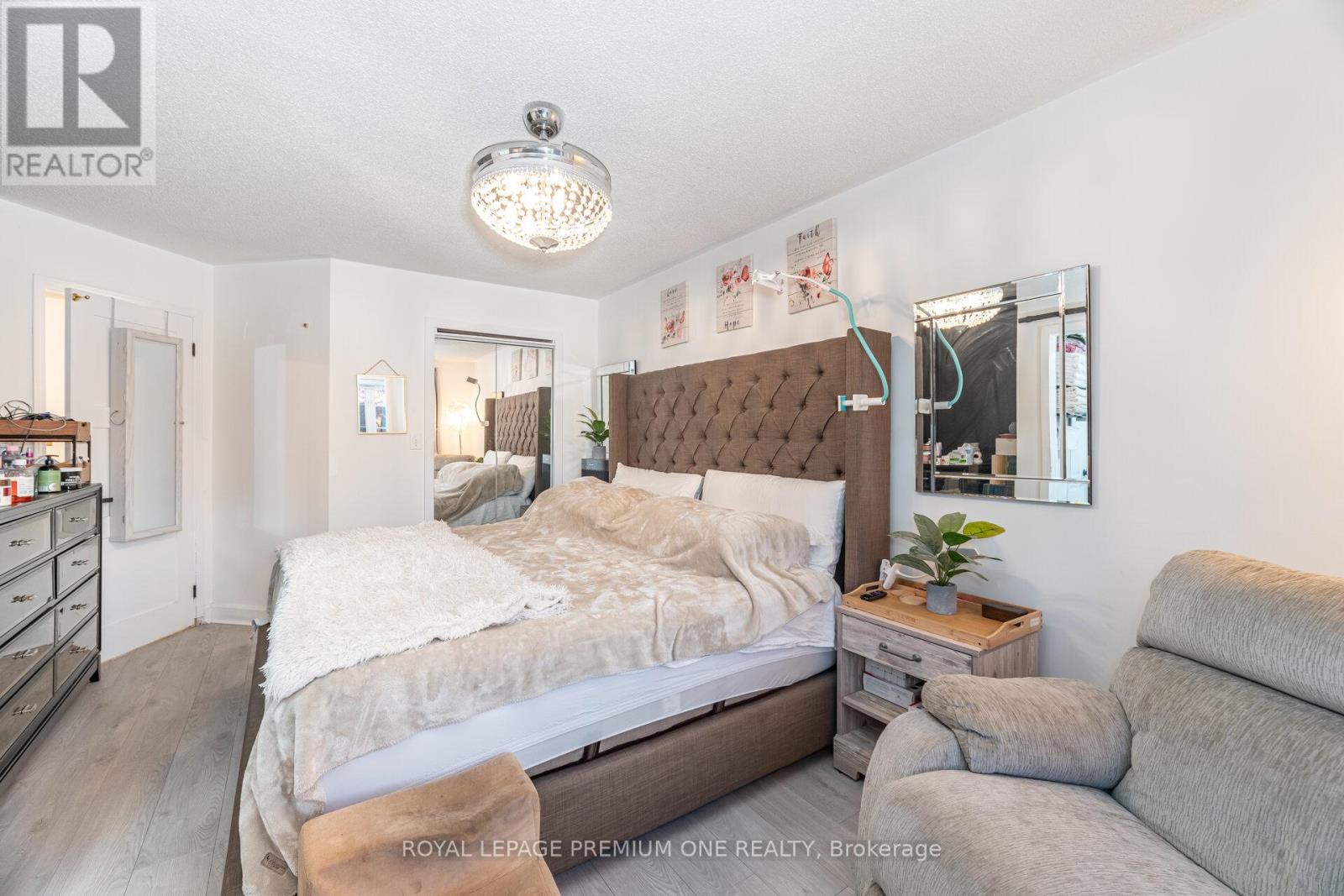 47 Triple Crown Avenue, Toronto, Ontario  M9W 7E5 - Photo 19 - W12560514