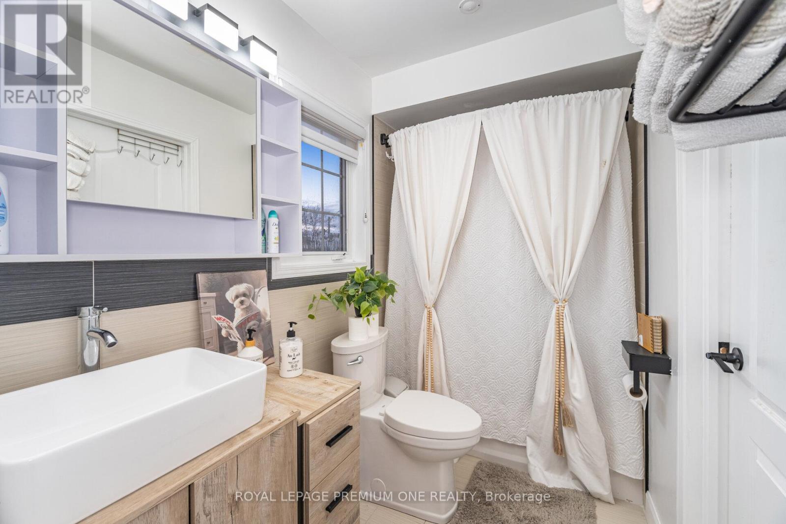 47 Triple Crown Avenue, Toronto, Ontario  M9W 7E5 - Photo 21 - W12560514