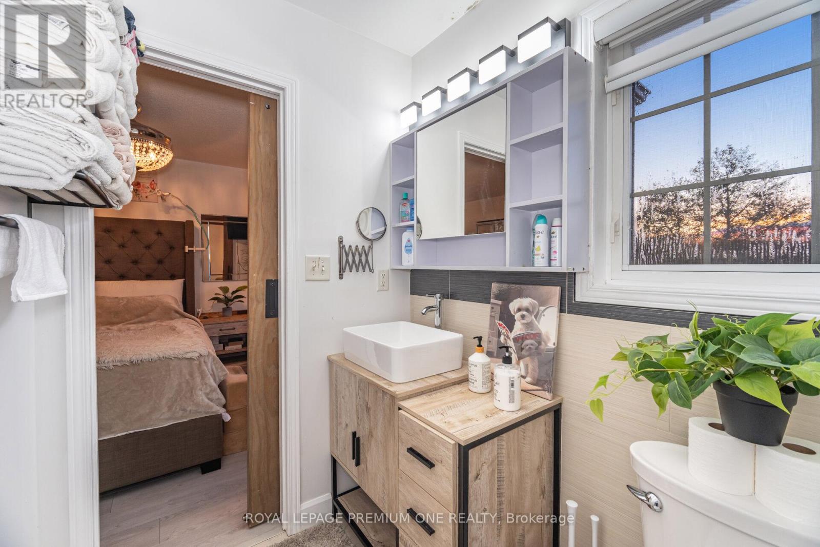 47 Triple Crown Avenue, Toronto, Ontario  M9W 7E5 - Photo 22 - W12560514