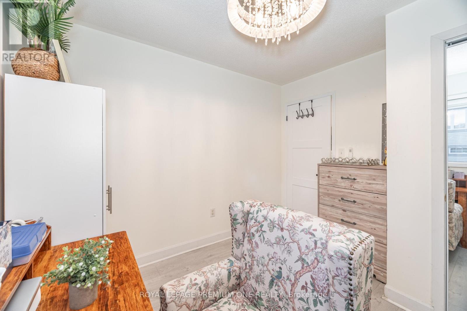 47 Triple Crown Avenue, Toronto, Ontario  M9W 7E5 - Photo 27 - W12560514