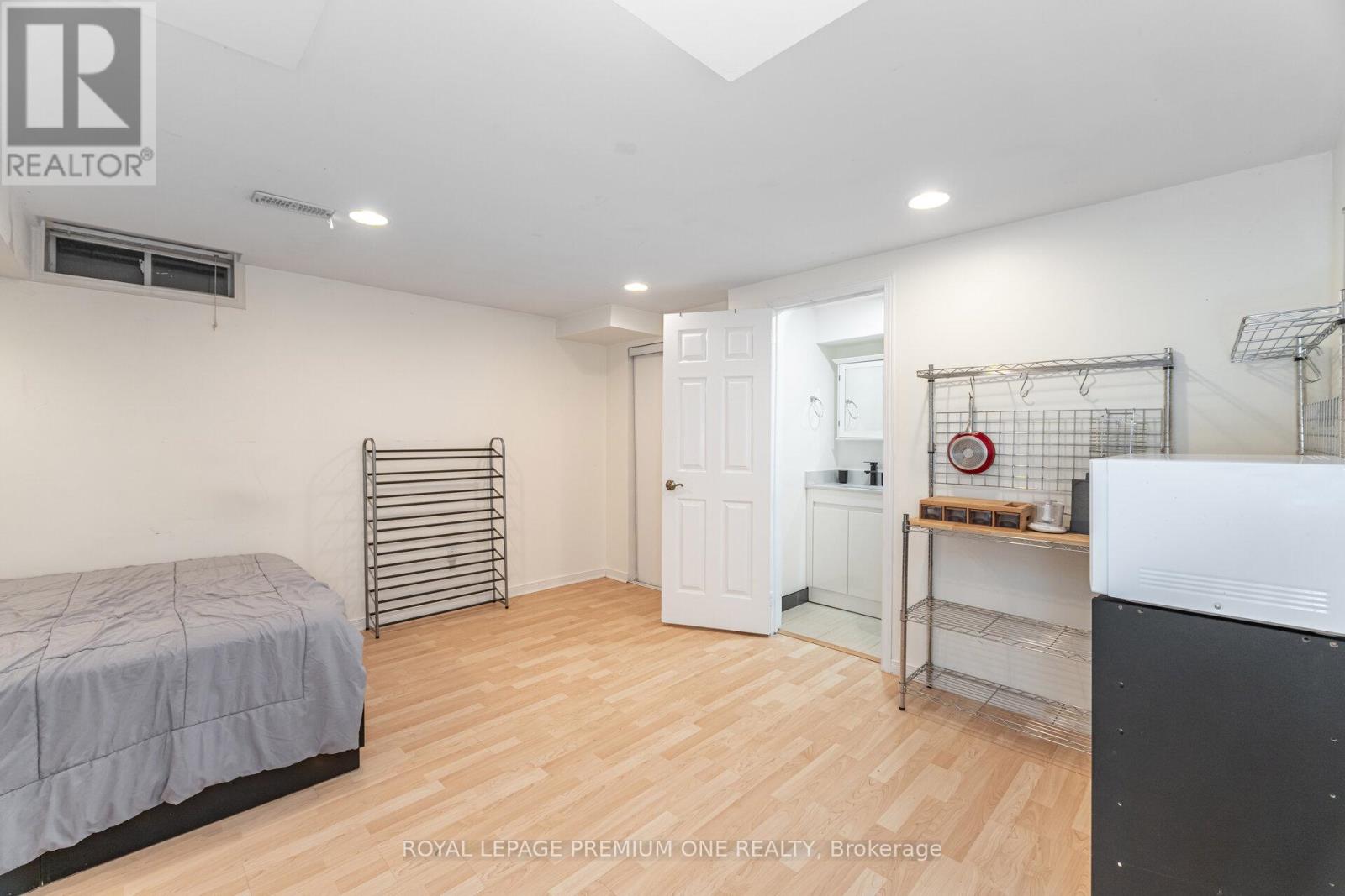 47 Triple Crown Avenue, Toronto, Ontario  M9W 7E5 - Photo 31 - W12560514