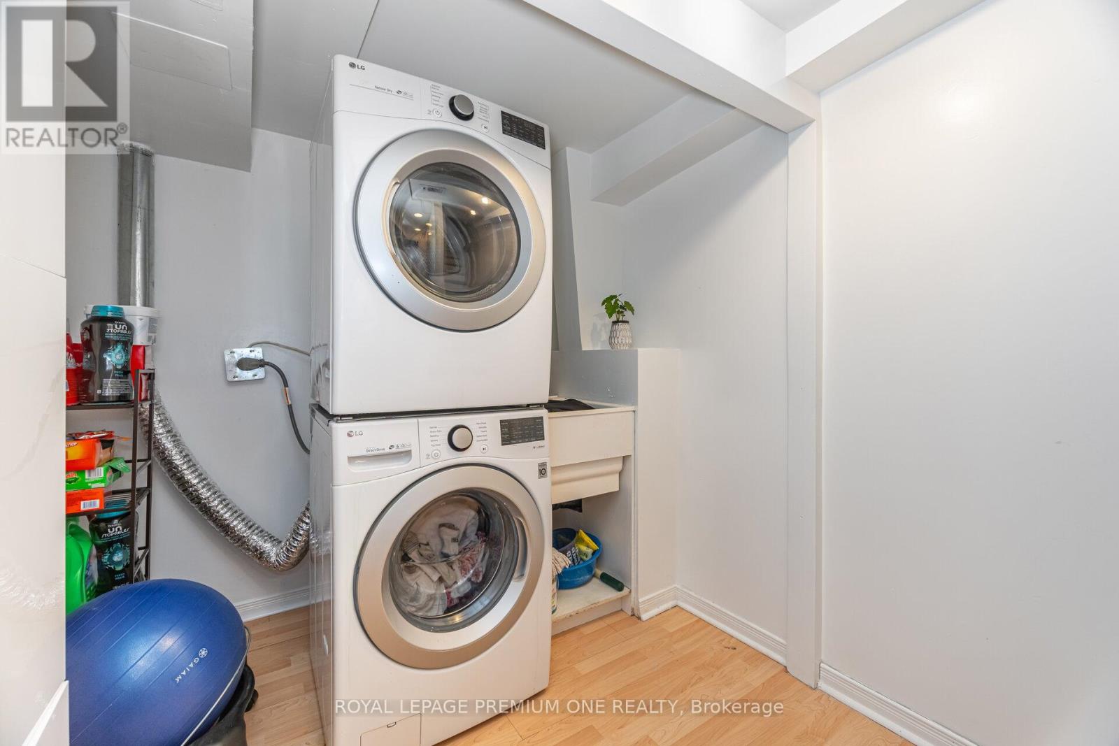 47 Triple Crown Avenue, Toronto, Ontario  M9W 7E5 - Photo 35 - W12560514