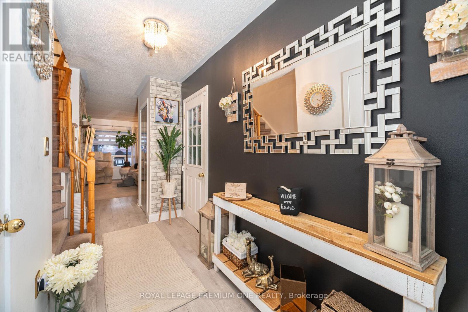 47 Triple Crown Avenue, Toronto, Ontario  M9W 7E5 - Photo 6 - W12560514