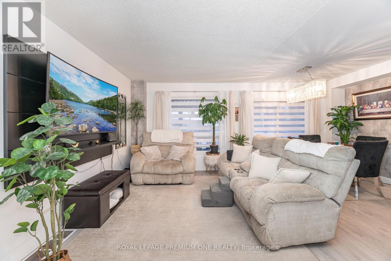 47 Triple Crown Avenue, Toronto, Ontario  M9W 7E5 - Photo 7 - W12560514