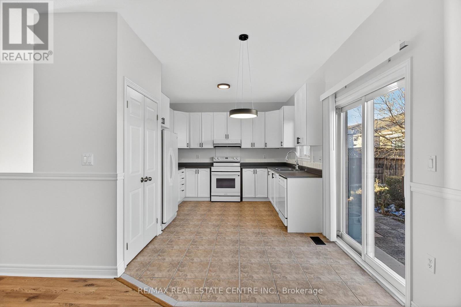 253 Malick Street, Milton, Ontario  L9T 5X1 - Photo 13 - W12560530