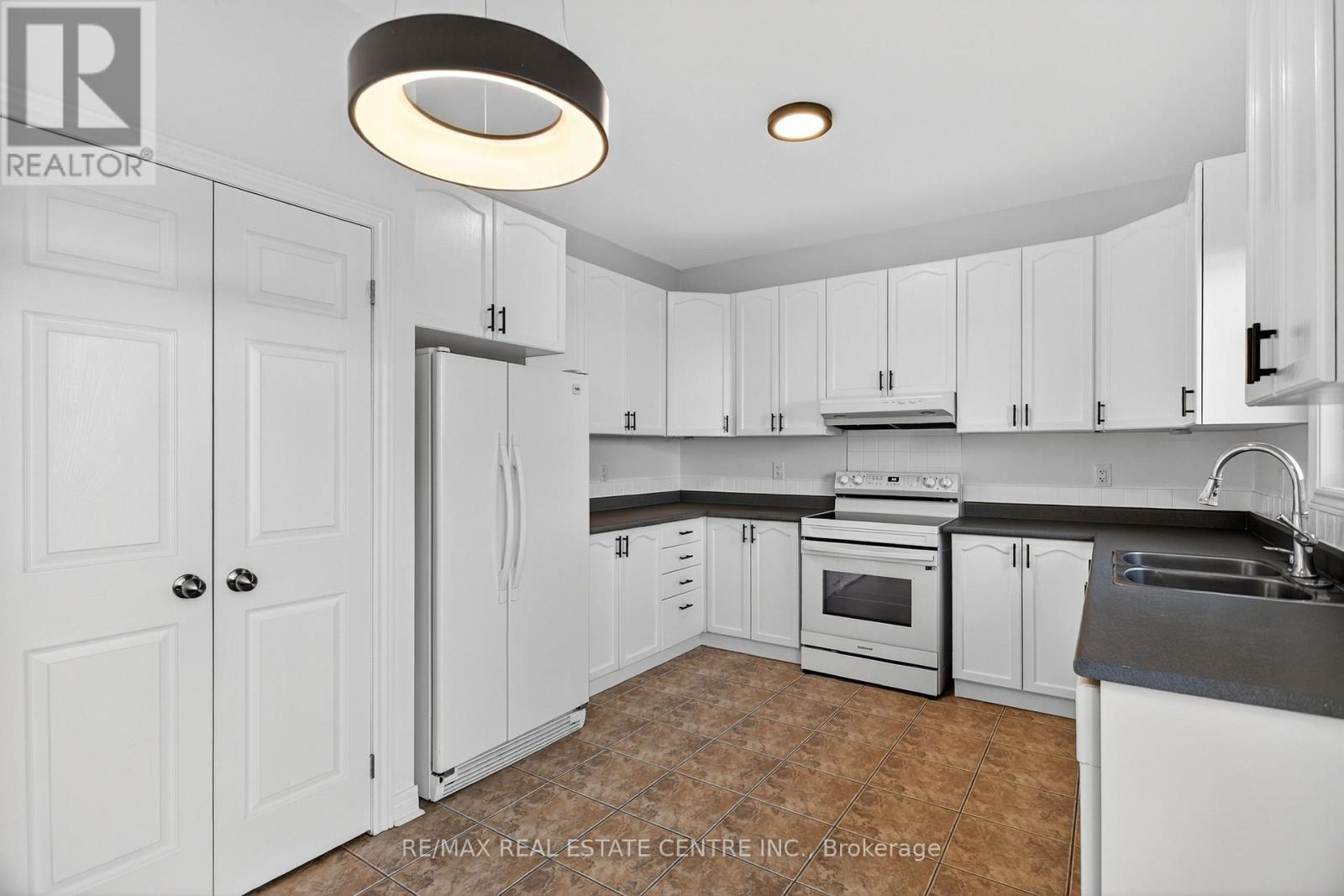 253 Malick Street, Milton, Ontario  L9T 5X1 - Photo 14 - W12560530