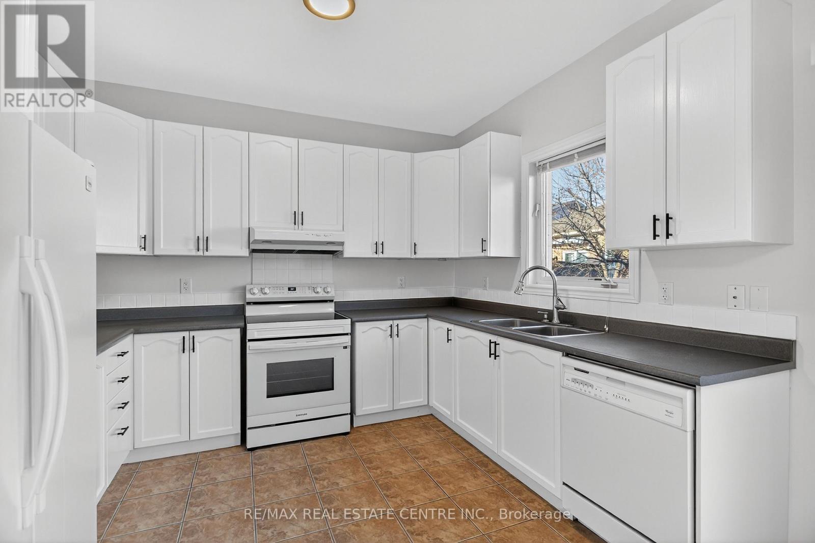 253 Malick Street, Milton, Ontario  L9T 5X1 - Photo 15 - W12560530