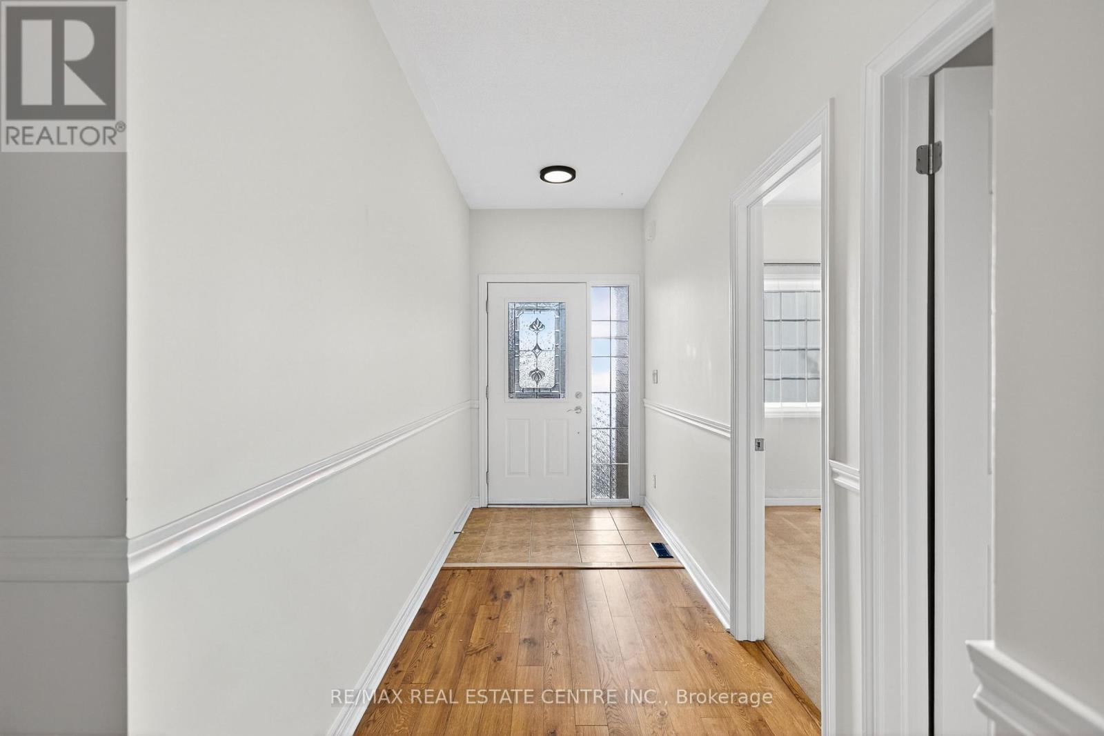 253 Malick Street, Milton, Ontario  L9T 5X1 - Photo 2 - W12560530