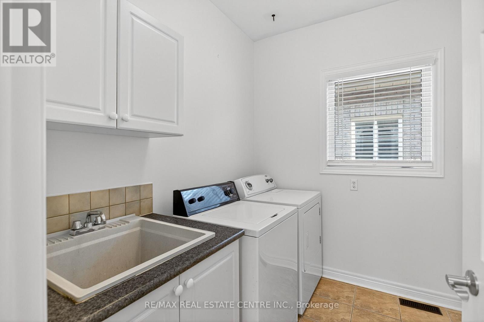 253 Malick Street, Milton, Ontario  L9T 5X1 - Photo 30 - W12560530