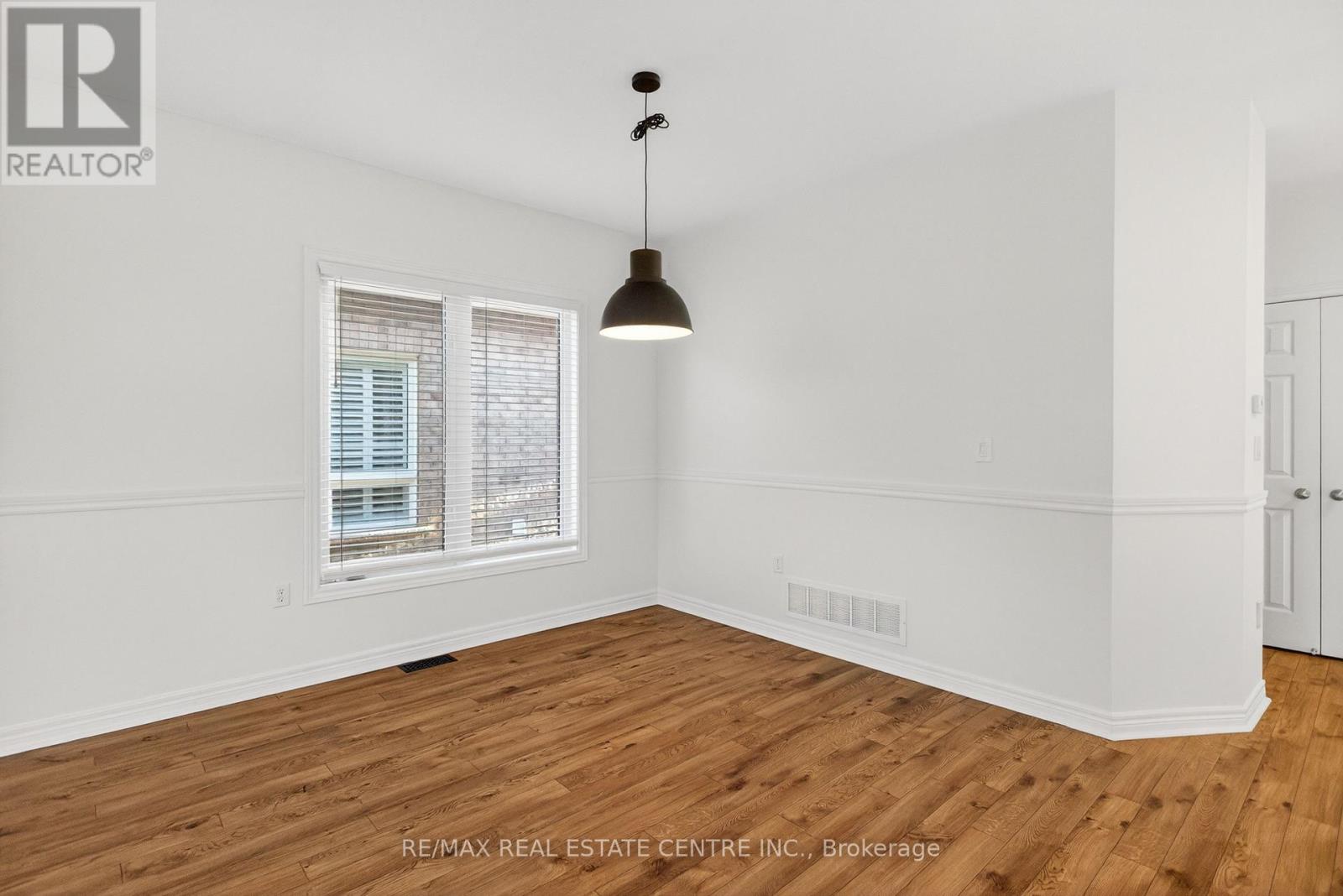 253 Malick Street, Milton, Ontario  L9T 5X1 - Photo 7 - W12560530