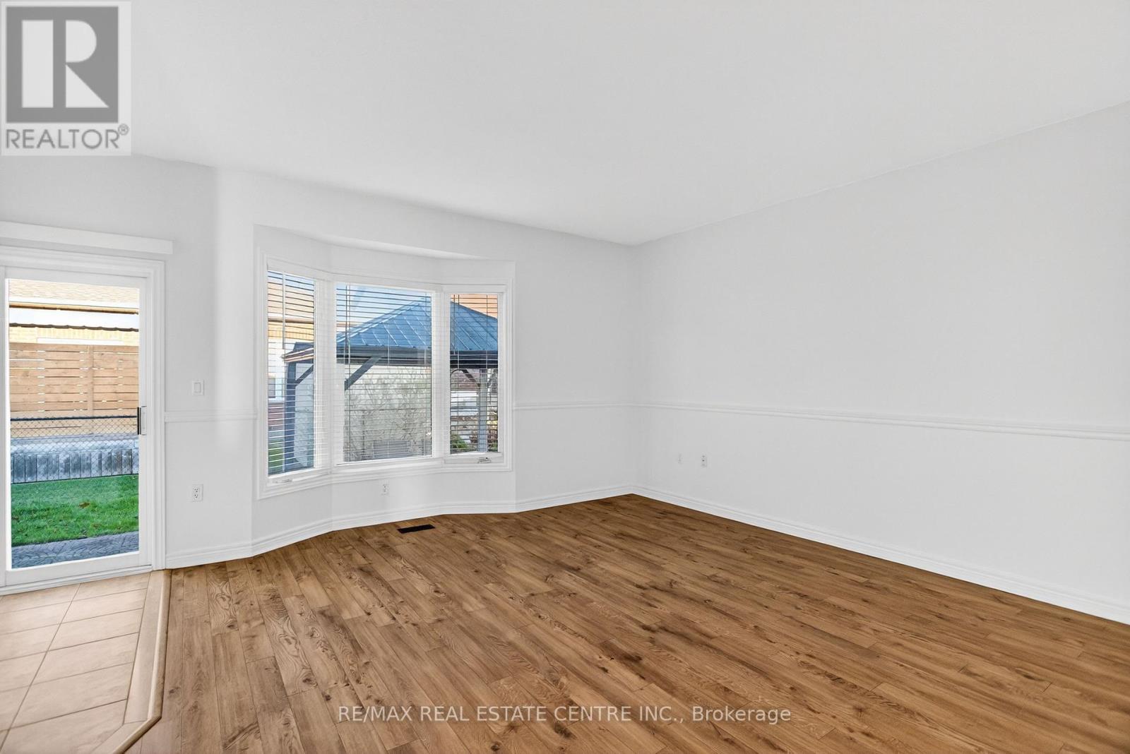 253 Malick Street, Milton, Ontario  L9T 5X1 - Photo 9 - W12560530