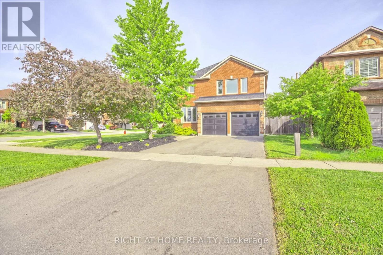 2279 Grand Ravine Drive, Oakville, Ontario  L6H 6A9 - Photo 2 - W12560566