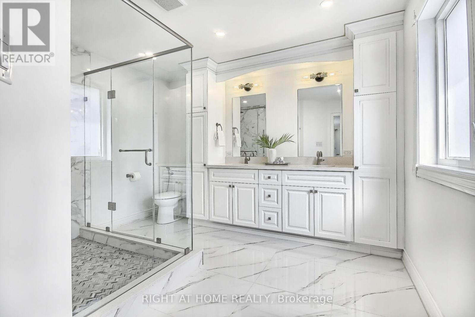 2279 Grand Ravine Drive, Oakville, Ontario  L6H 6A9 - Photo 23 - W12560566