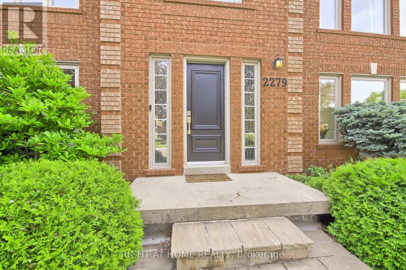 2279 Grand Ravine Drive, Oakville, Ontario  L6H 6A9 - Photo 3 - W12560566