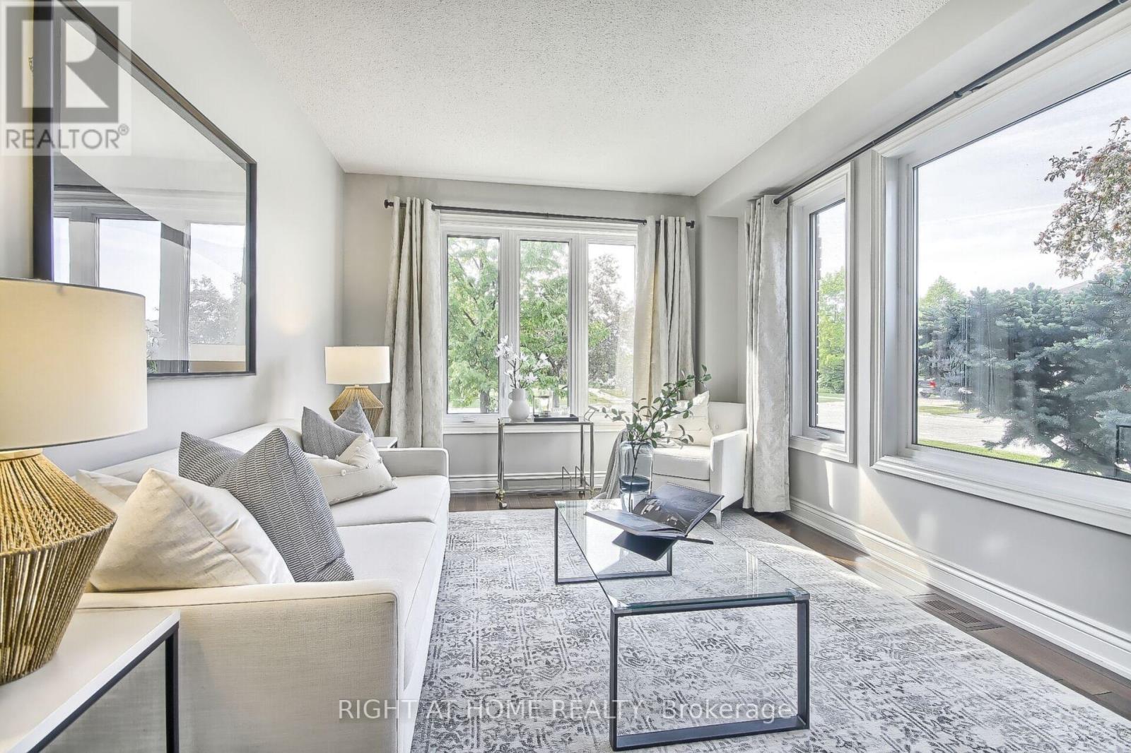 2279 Grand Ravine Drive, Oakville, Ontario  L6H 6A9 - Photo 7 - W12560566