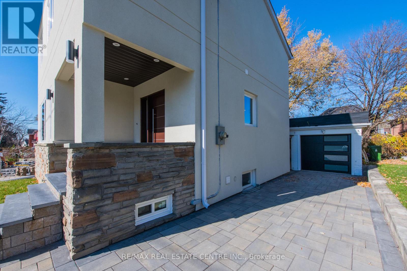 8 Clearview Heights, Toronto, Ontario  M6M 1Z9 - Photo 2 - W12560576