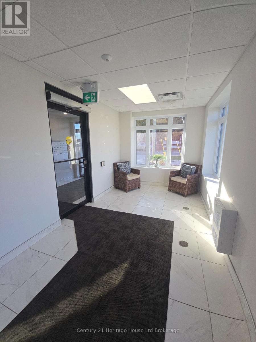 205 - 71 Metcalf Street, Woodstock, Ontario  N4S 3E9 - Photo 4 - X12560584