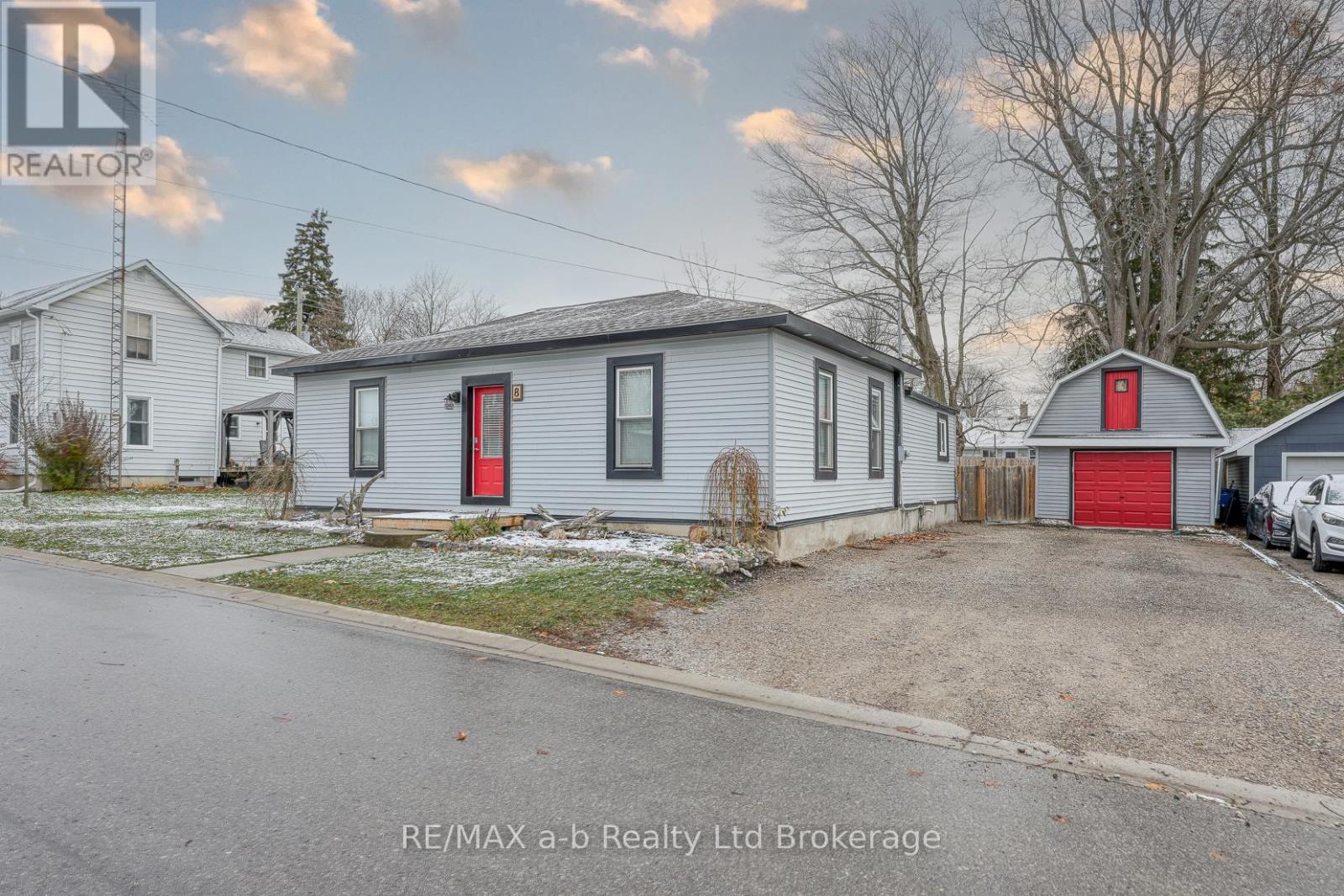 8 Victoria Street, Norwich, Ontario  N0J 1P0 - Photo 1 - X12560654