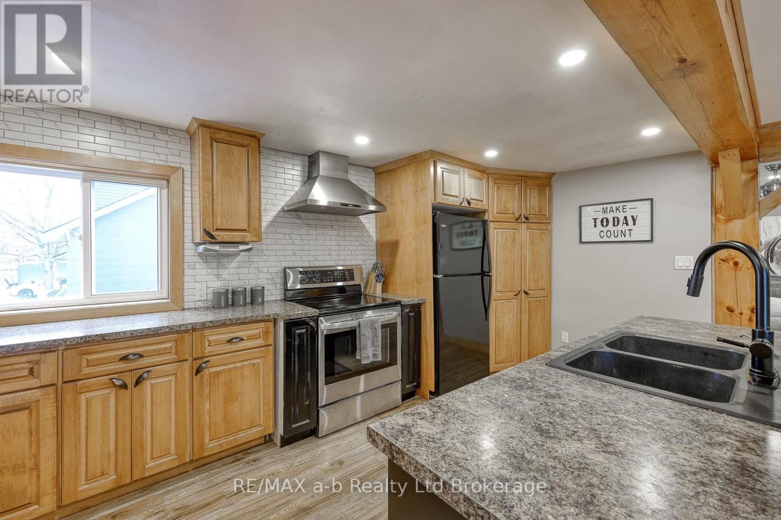 8 Victoria Street, Norwich, Ontario  N0J 1P0 - Photo 12 - X12560654