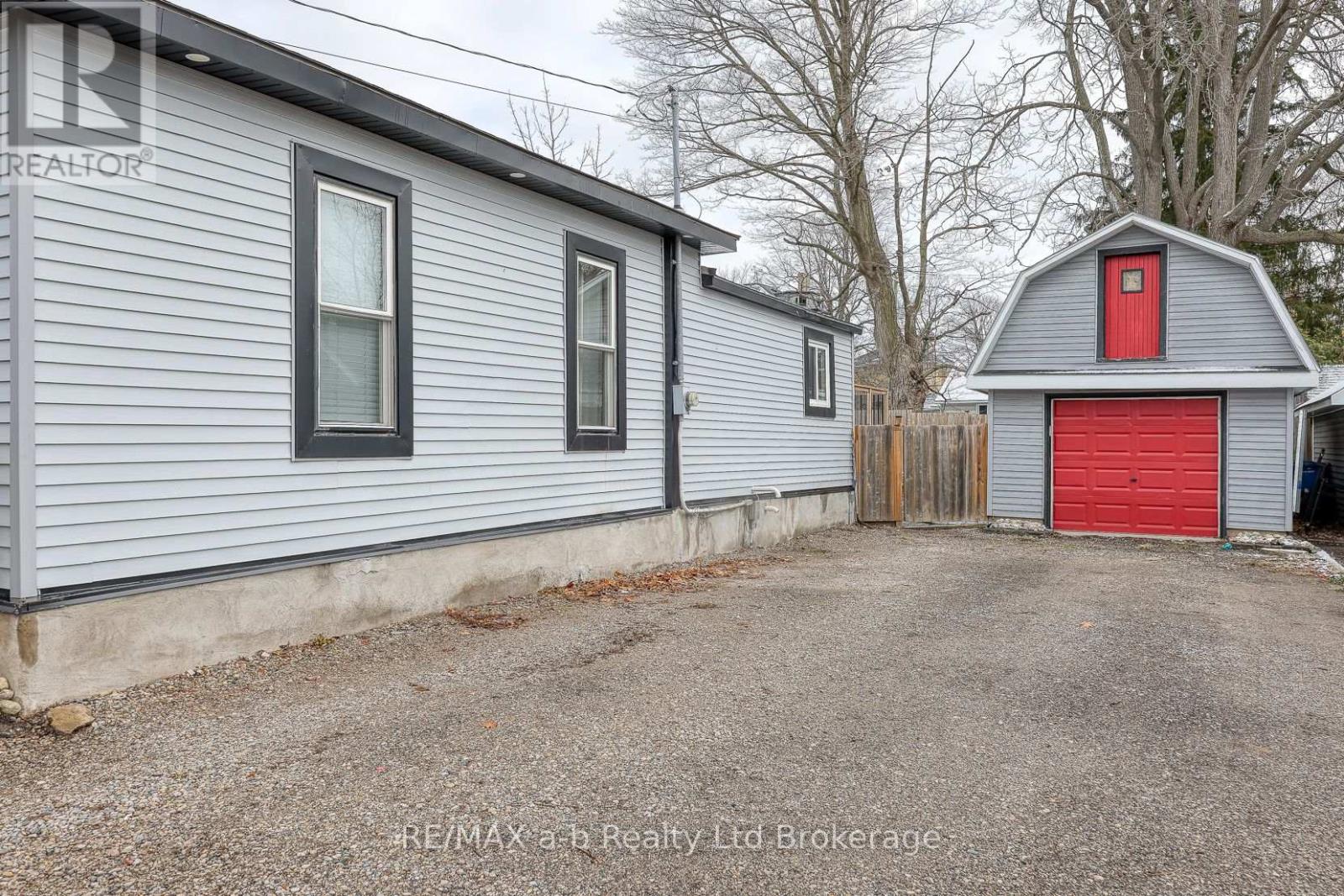 8 Victoria Street, Norwich, Ontario  N0J 1P0 - Photo 2 - X12560654