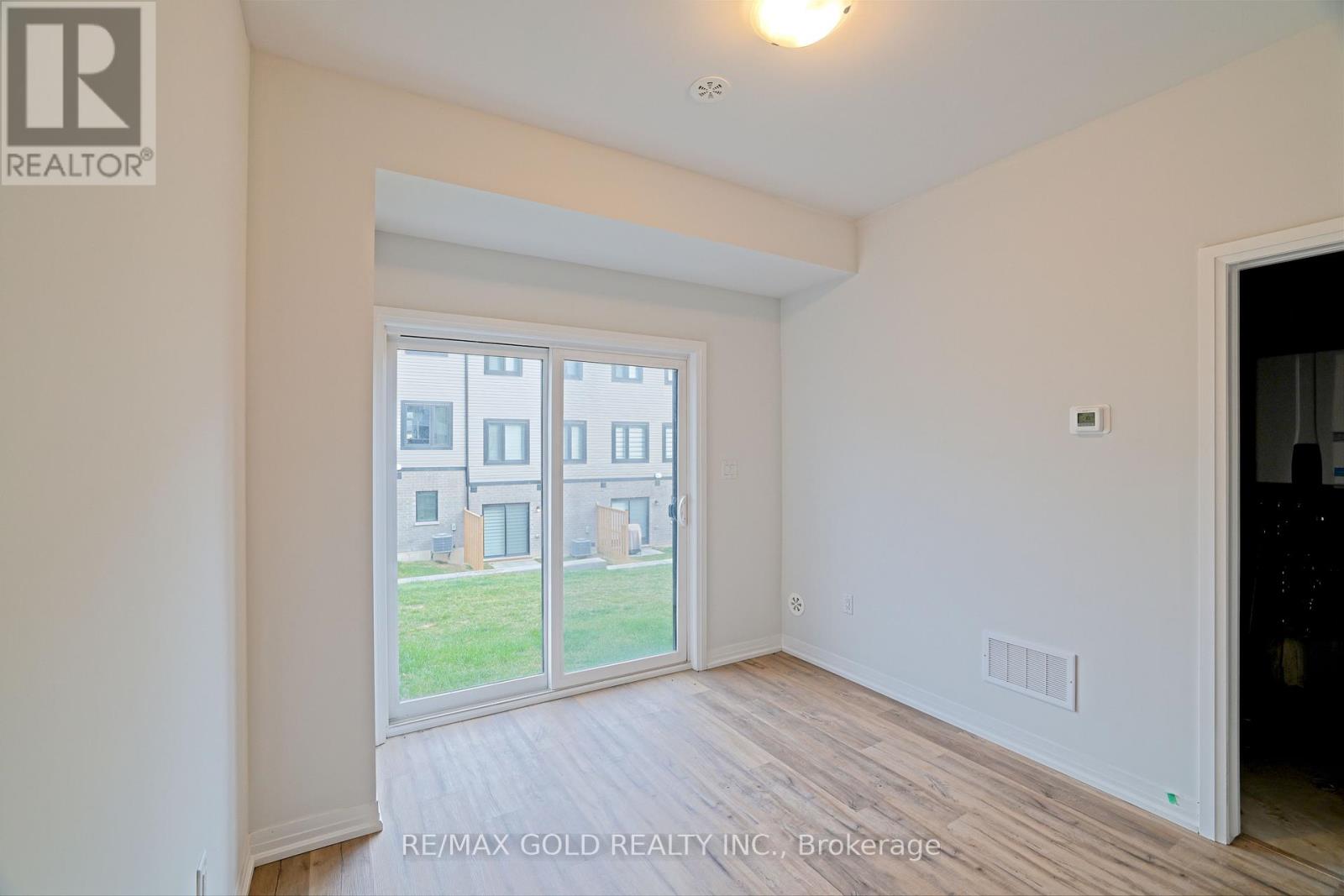 114 - 155 Equestrian Way, Cambridge, Ontario  N3E 0E8 - Photo 7 - X12560546