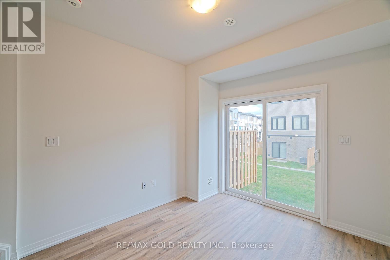 114 - 155 Equestrian Way, Cambridge, Ontario  N3E 0E8 - Photo 8 - X12560546