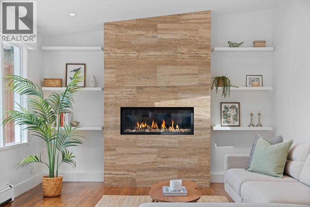 727 Crystal Court, North Vancouver, British Columbia  V7R 2B6 - Photo 5 - R3061170