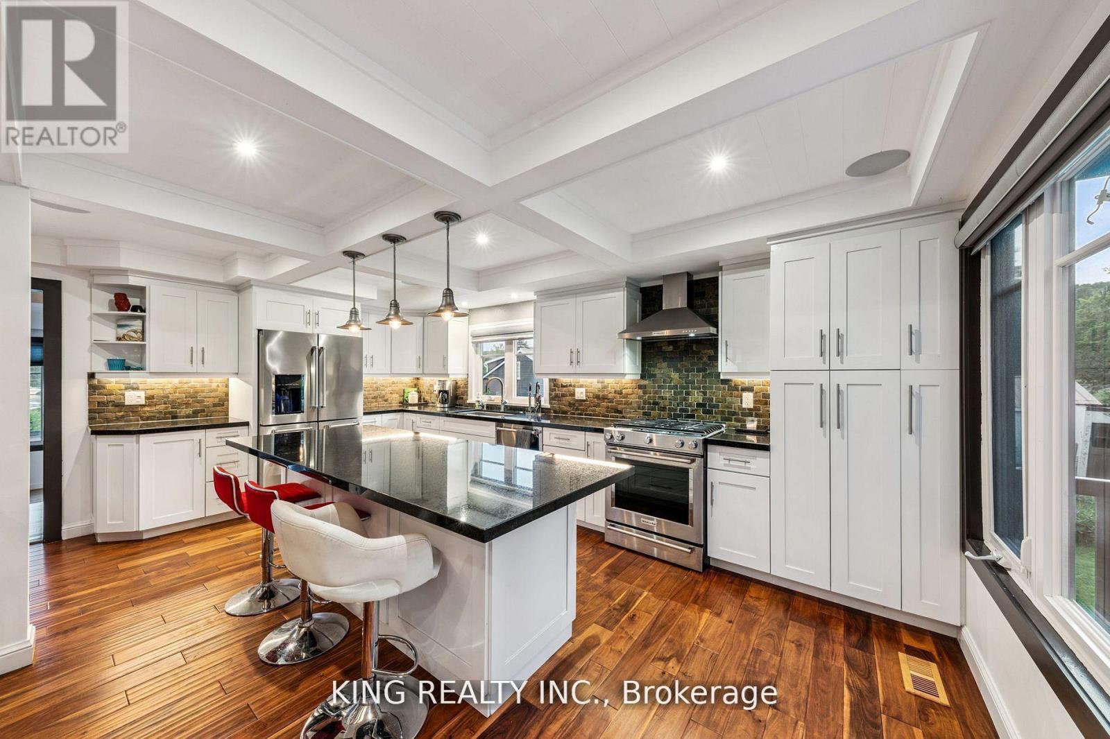 602 Champlain Road, Tiny, Ontario  L9M 0C2 - Photo 13 - S12386205