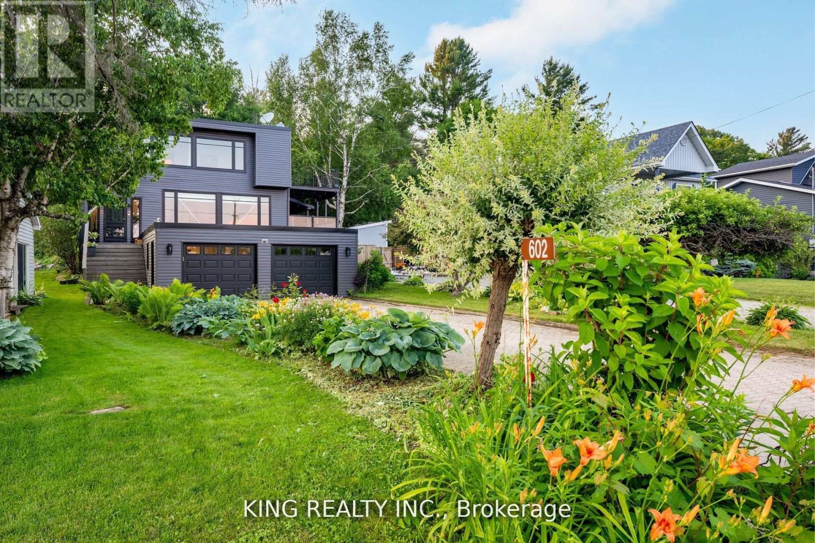 602 Champlain Road, Tiny, Ontario  L9M 0C2 - Photo 4 - S12386205