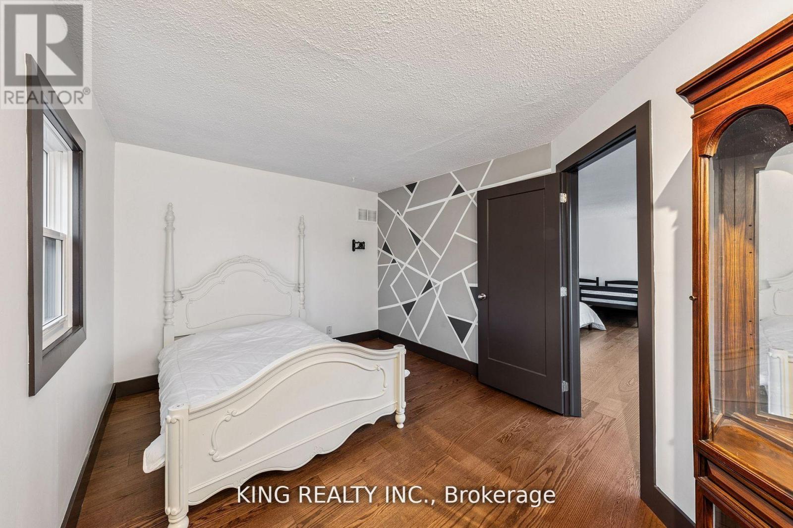 602 Champlain Road, Tiny, Ontario  L9M 0C2 - Photo 29 - S12386205