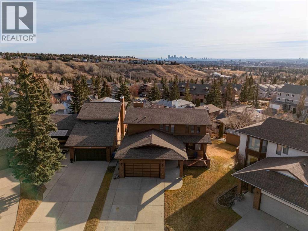 16 Edgeland Bay Nw, Calgary, Alberta  T3A 2Y7 - Photo 4 - A2270497