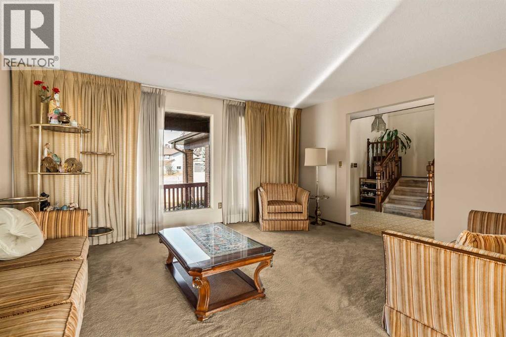 16 Edgeland Bay Nw, Calgary, Alberta  T3A 2Y7 - Photo 15 - A2270497