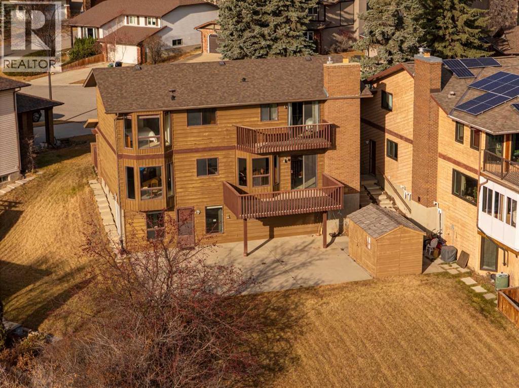 16 Edgeland Bay Nw, Calgary, Alberta  T3A 2Y7 - Photo 7 - A2270497