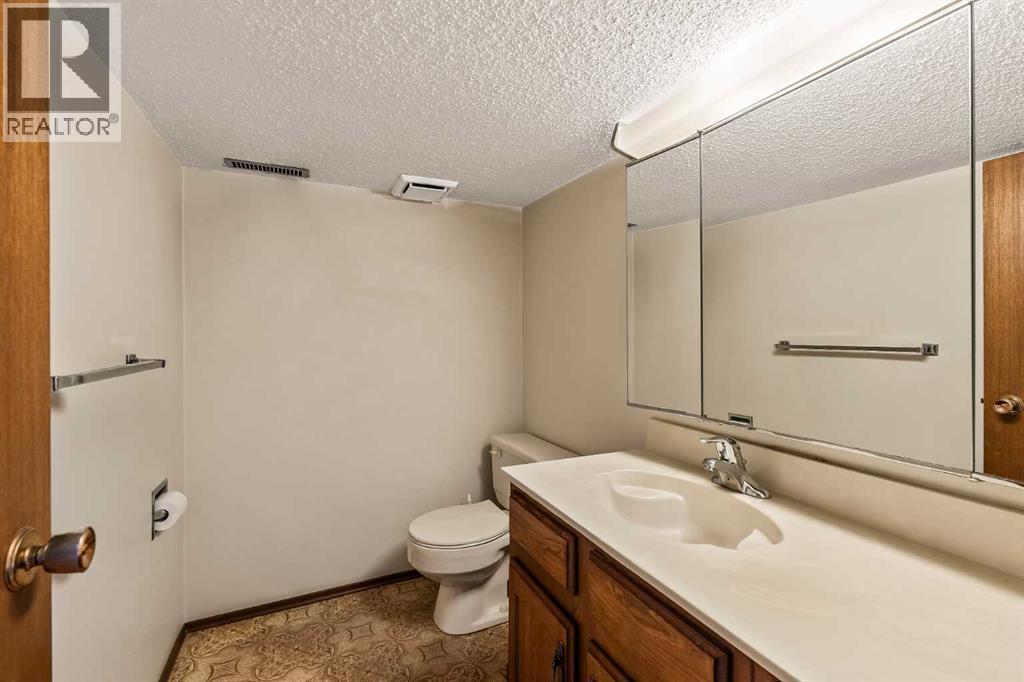 16 Edgeland Bay Nw, Calgary, Alberta  T3A 2Y7 - Photo 31 - A2270497