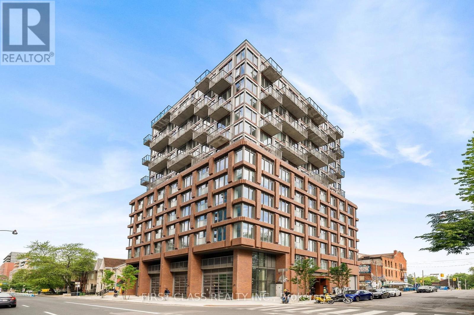 807 - 2 AUGUSTA AVENUE, Toronto, Ontario