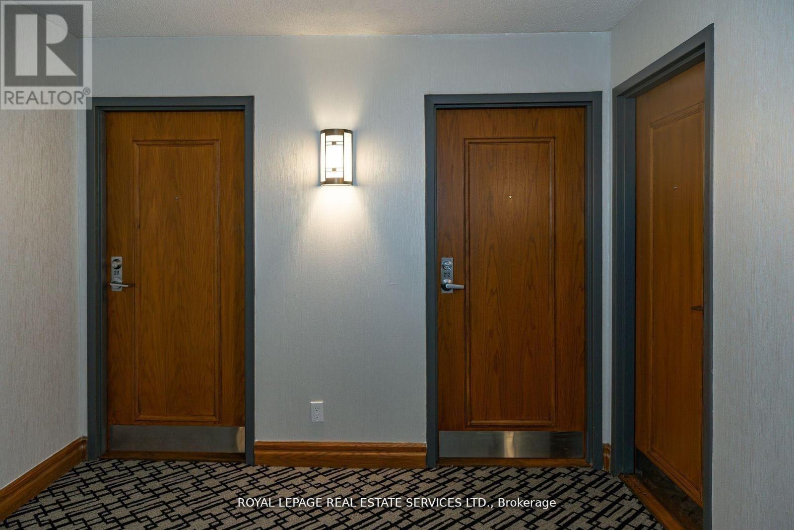 212 - 7 Concorde Place, Toronto, Ontario  M3C 3N4 - Photo 2 - C12560652