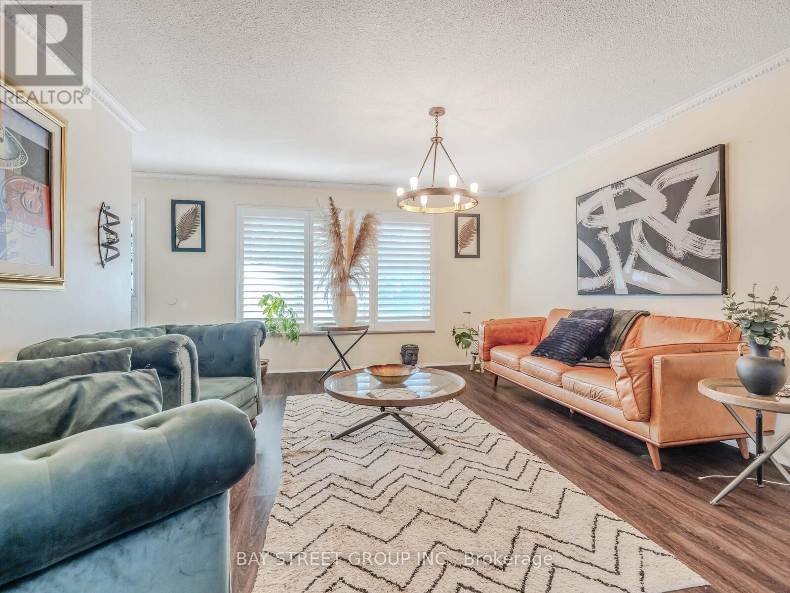 7 Whistling Hills Drive, Toronto, Ontario  M1V 2B6 - Photo 5 - E12560616