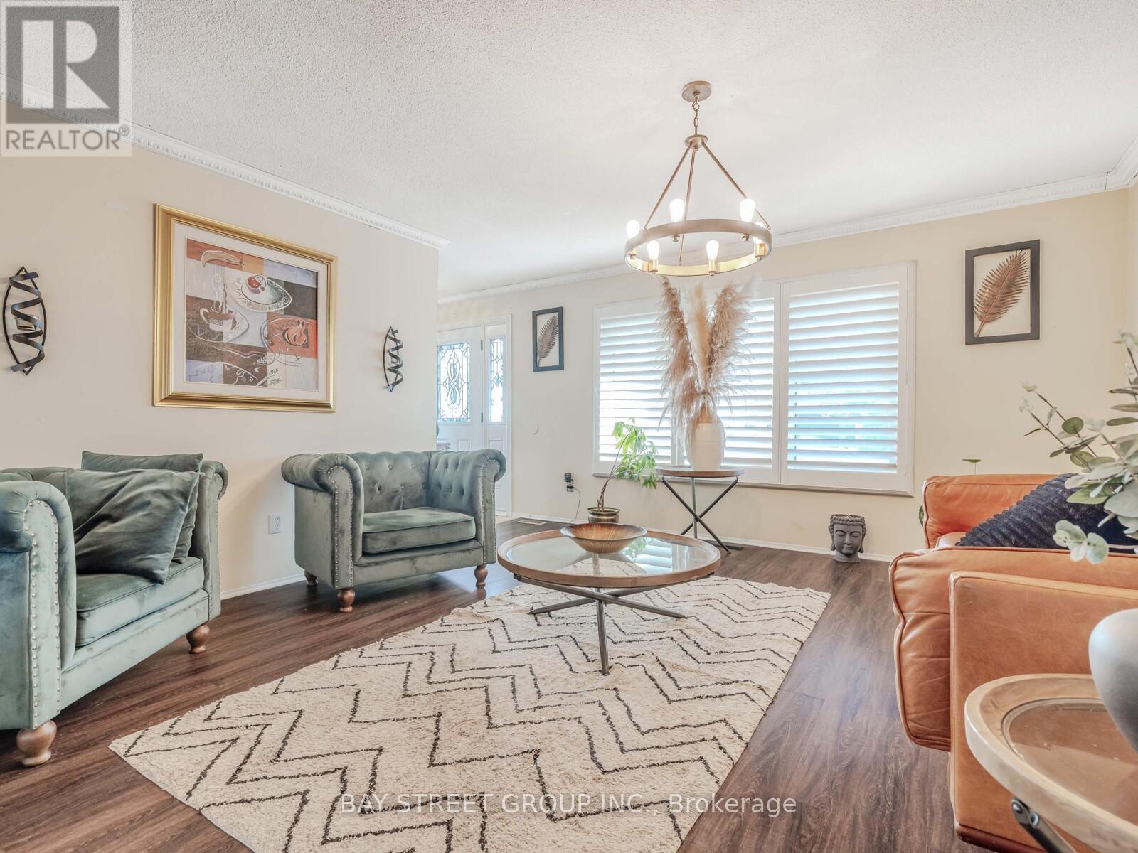 7 Whistling Hills Drive, Toronto, Ontario  M1V 2B6 - Photo 6 - E12560616