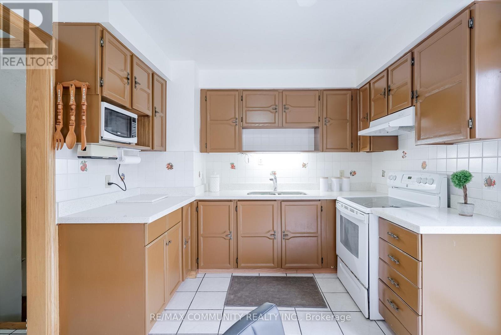 5 John Stoner Drive, Toronto, Ontario  M1B 3B7 - Photo 16 - E12560636